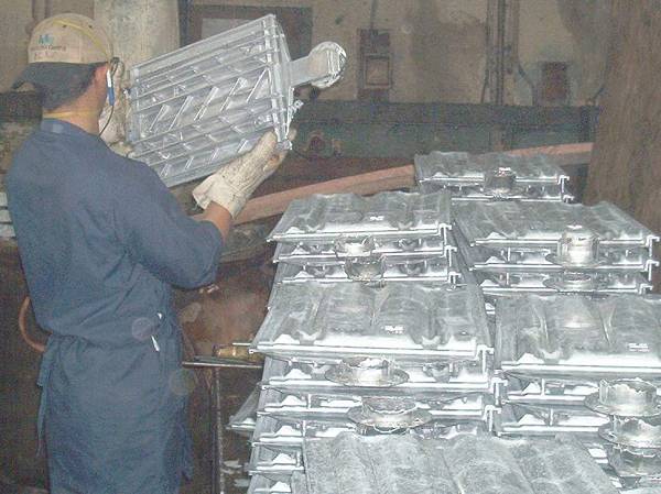 aluminum tile-mold